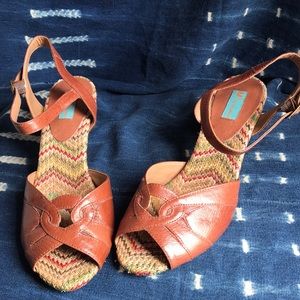 Brown leather sweetheart heels